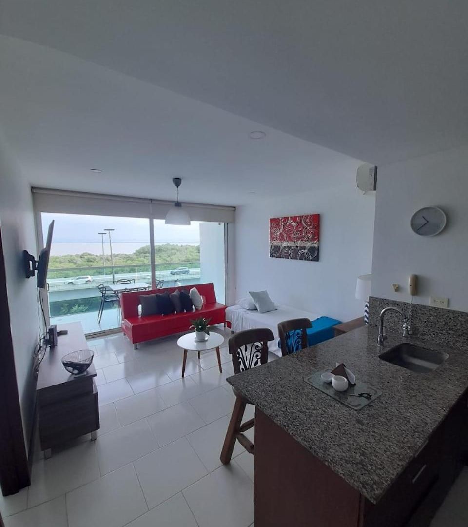 Frente A La Playa Morros 922 *